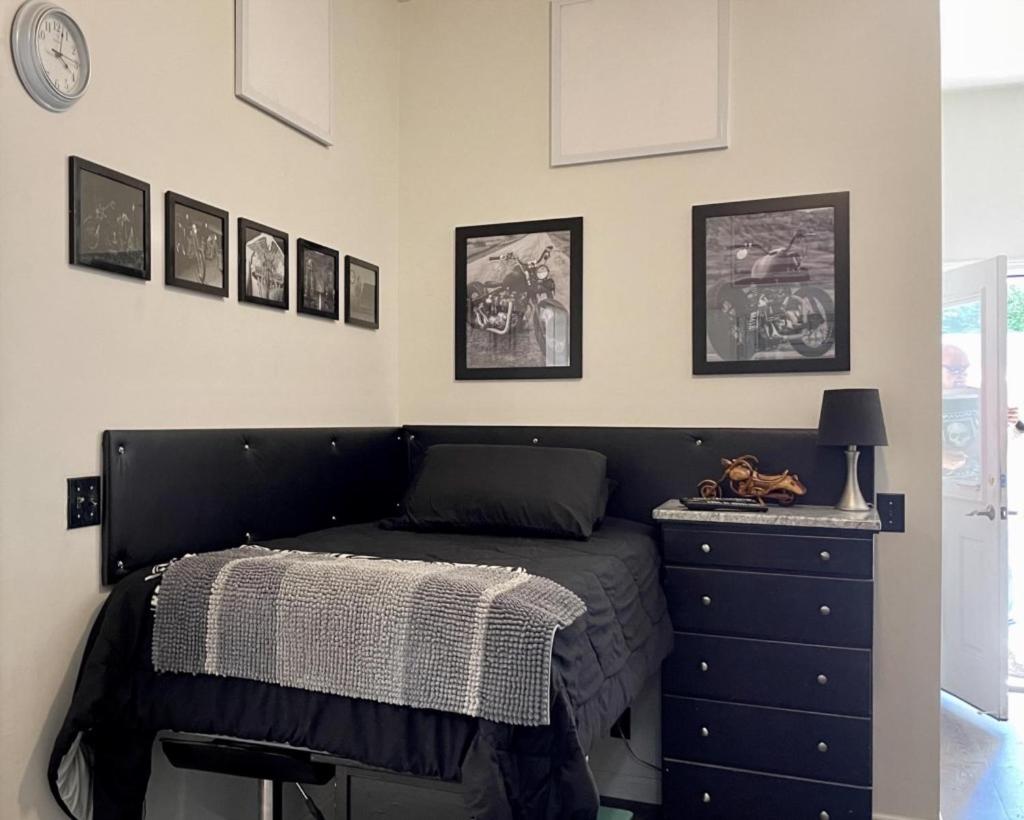 Bikers Bungalow - Near Mendenhall Glacier and Auke Bay Offering DISCOUNT ON TOURS! - Housity