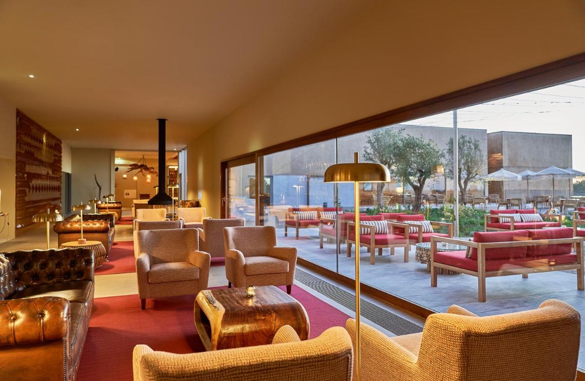 Uma área de estar em Praia do Canal Nature Retreat - Small Luxury Hotels of the World