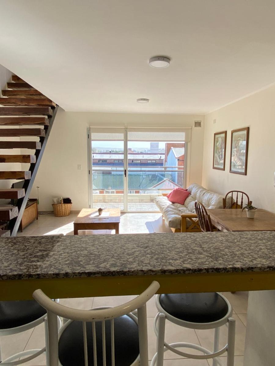 Hermoso departamento tipo casa con terraza a una cuadra del Mar!!! - Housity