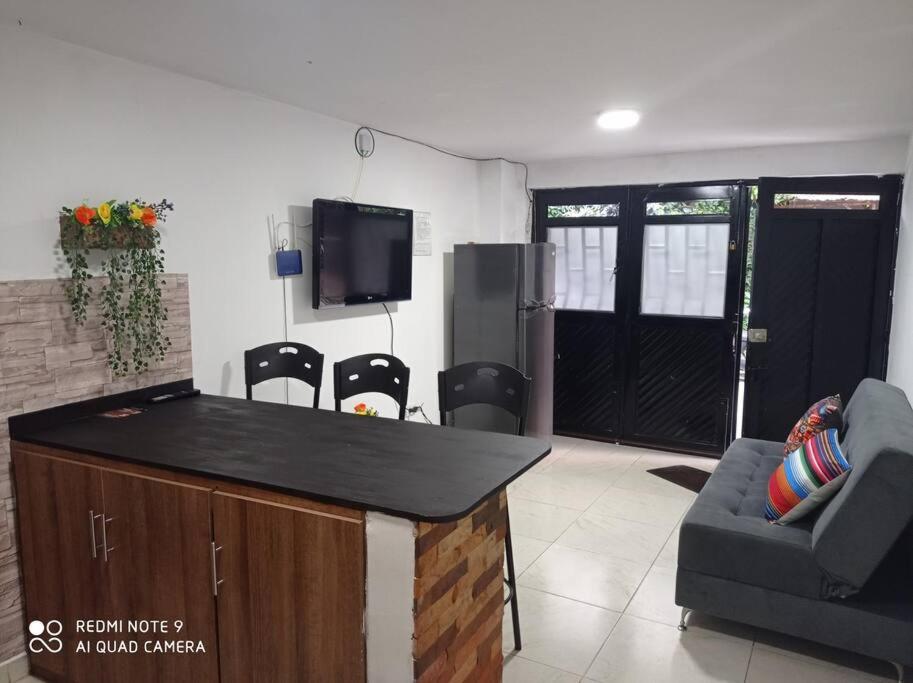 Hermoso apartaestudio cerca a avenida - Housity