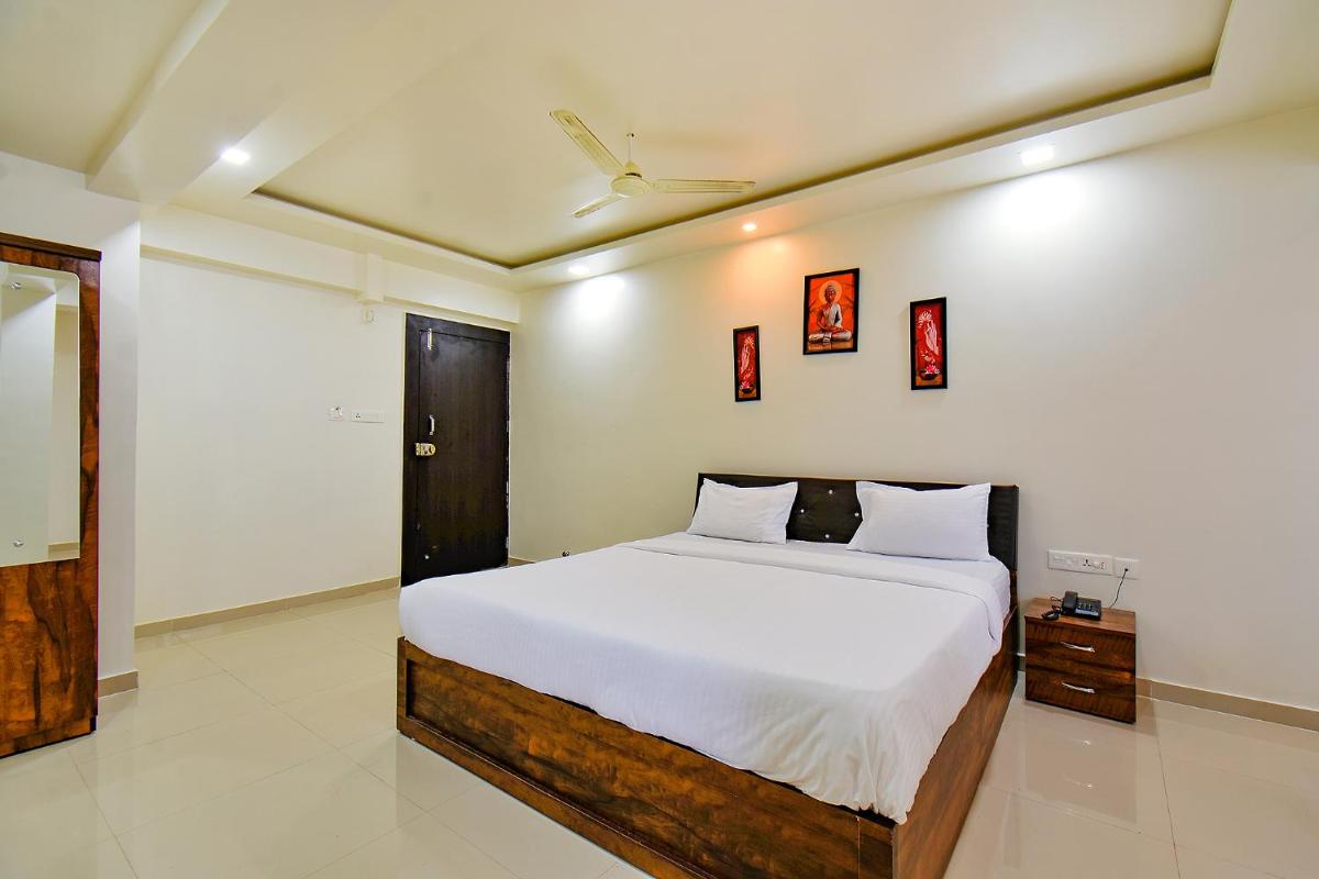 FabHotel White House - Housity