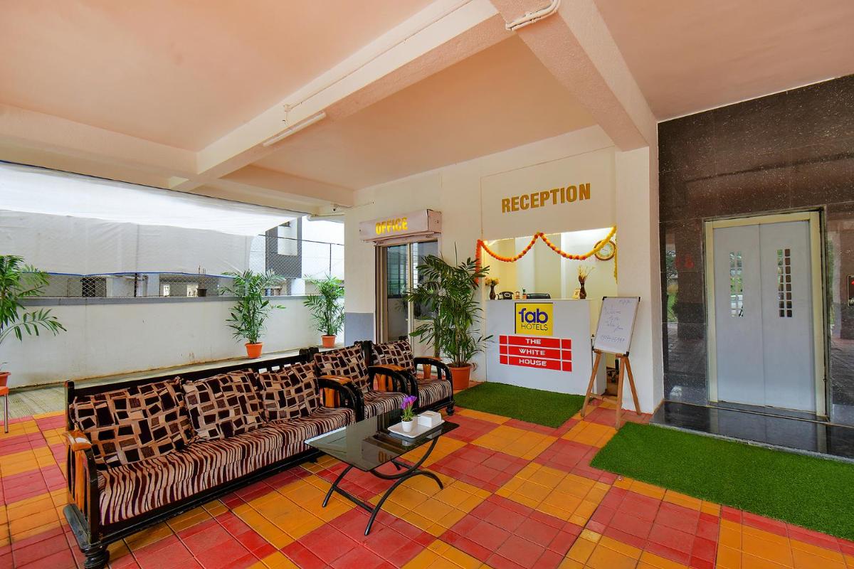 FabHotel White House - Housity