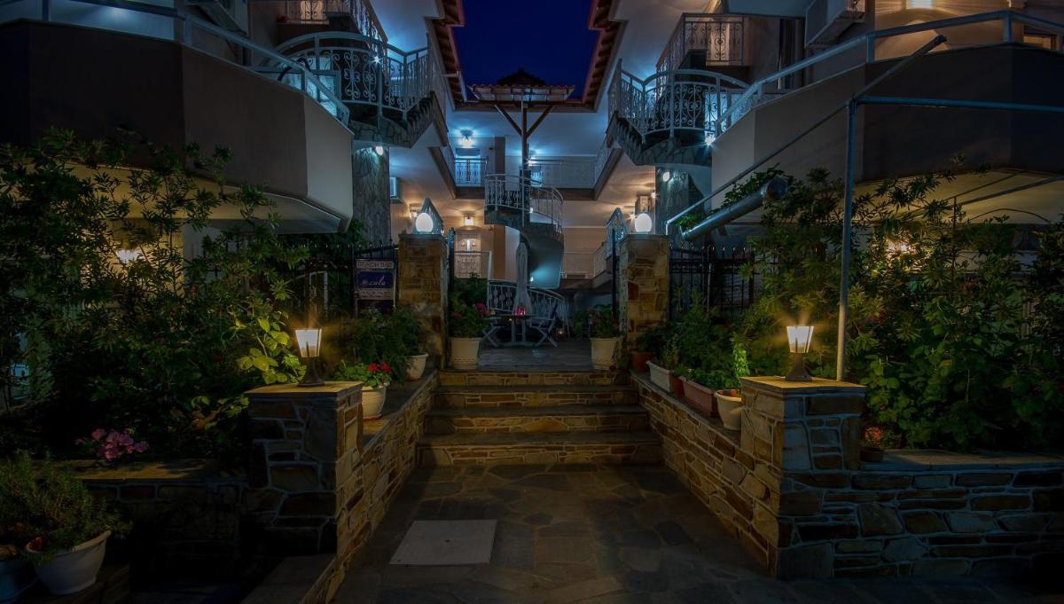 Sky Hotel - Housity