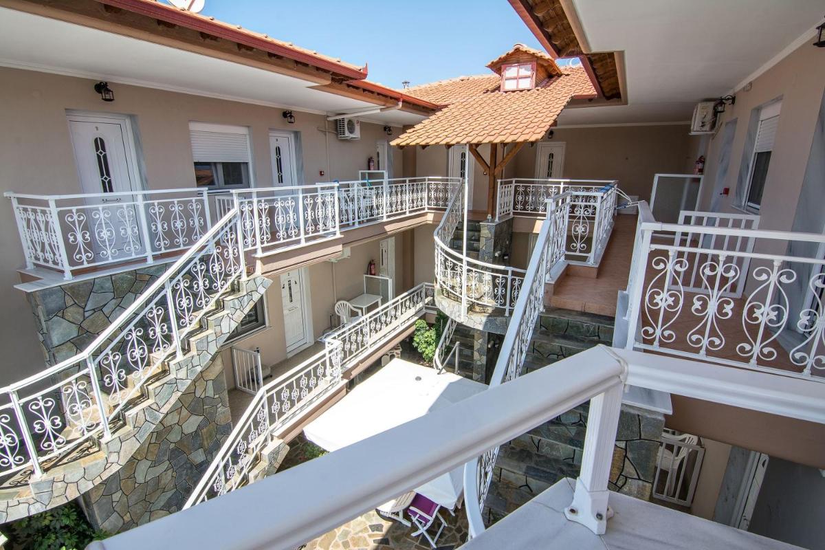 Sky Hotel - Housity