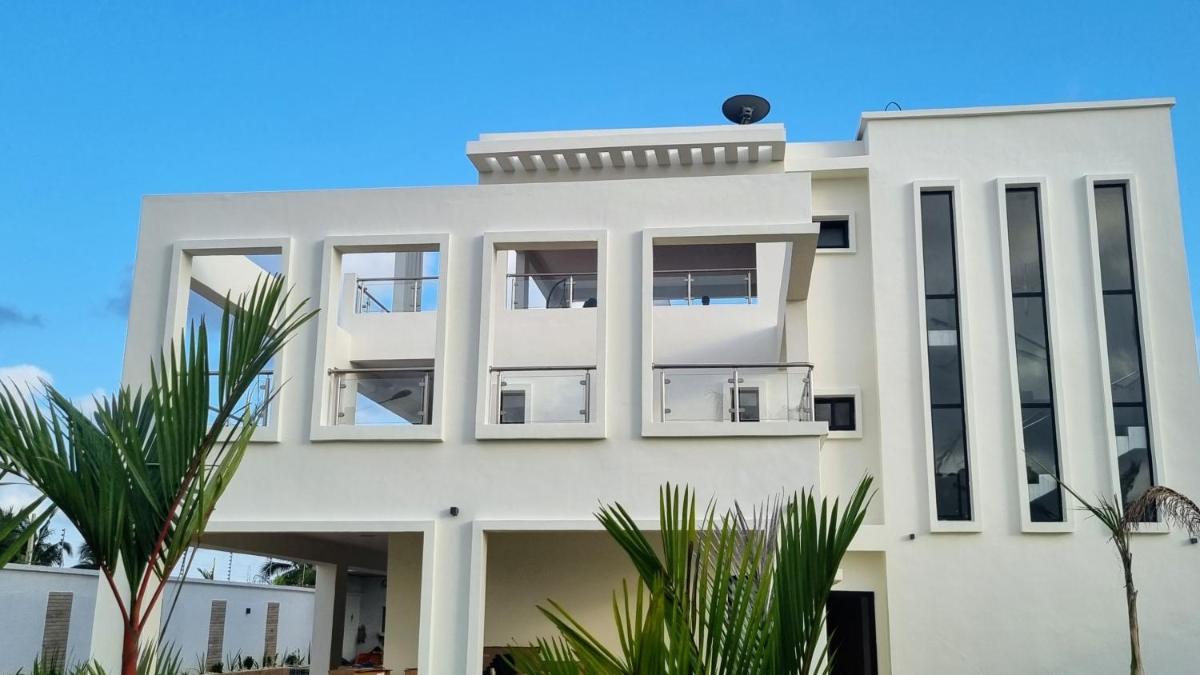 Suitetrails - Villa Bolati, avec piscine, jacuzzi, jardin et vue