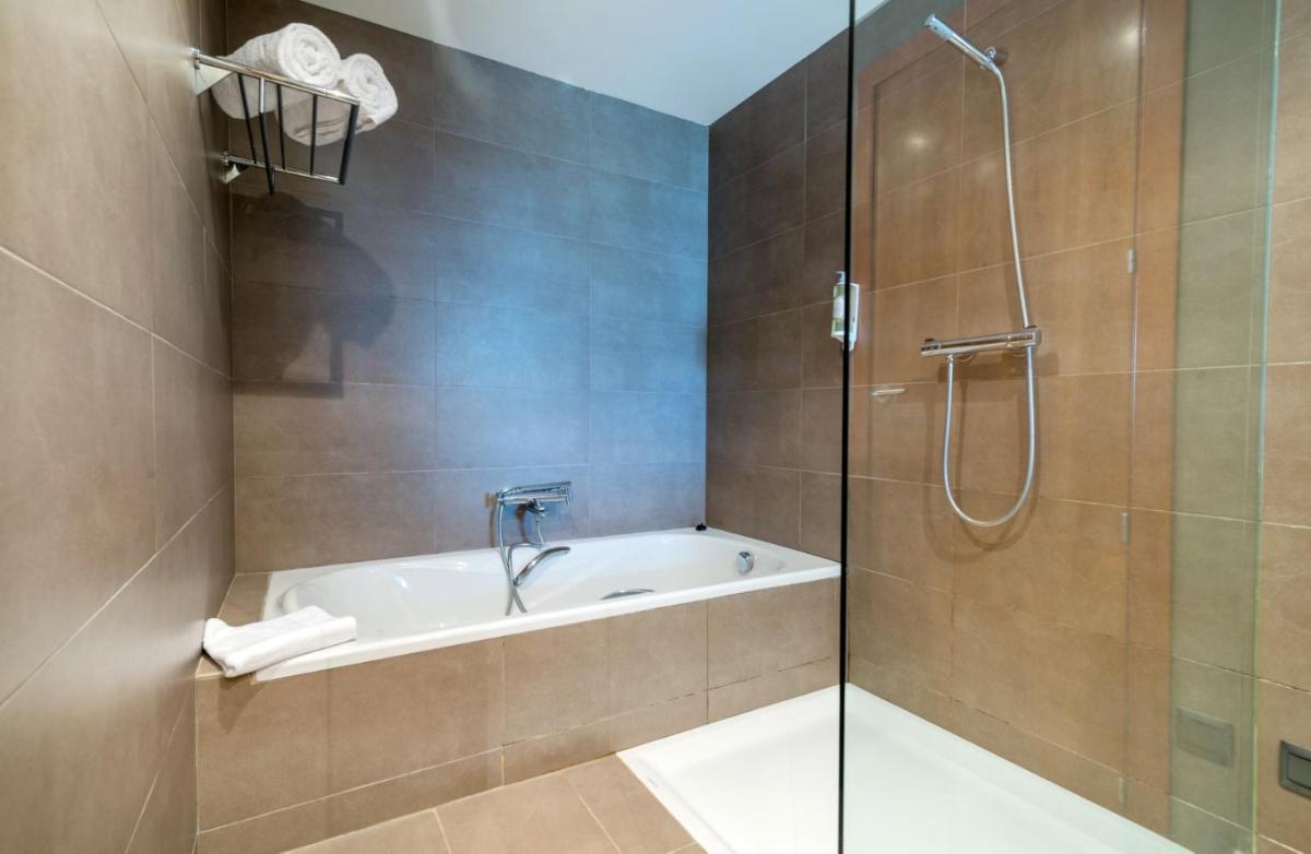 Un baño de Mas Ses Vinyes - Adults Only