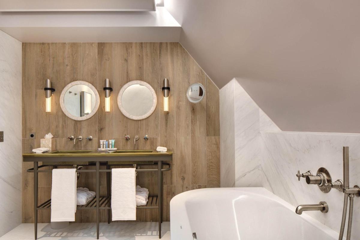 Salle de bains dans l'établissement La Demeure Montaigne