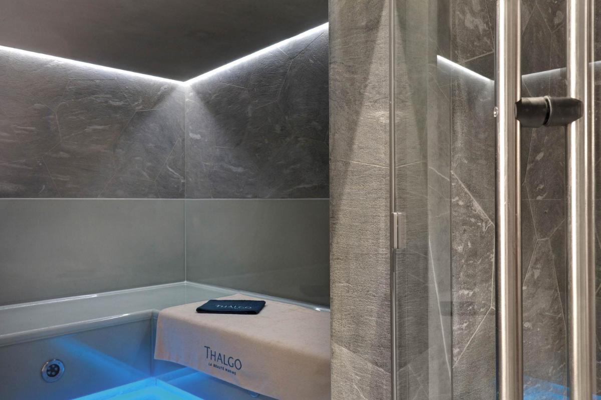 Salle de bains dans l'établissement La Demeure Montaigne
