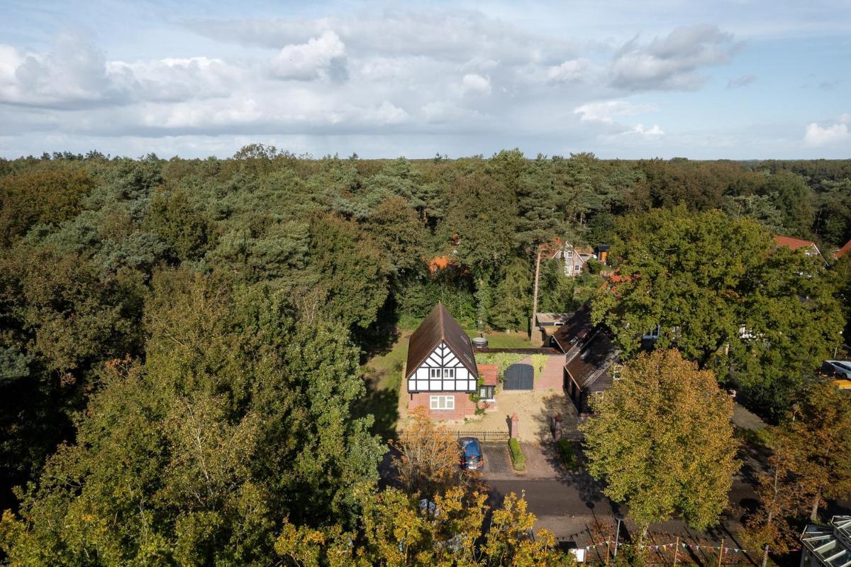 Beautiful English Villa with hottub - Housity