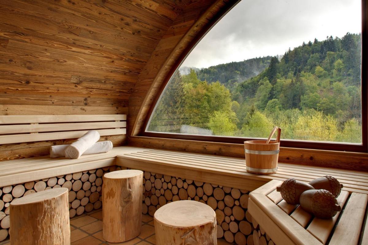 Vue générale sur la montagne ou vue sur la montagne depuis l'hôtel