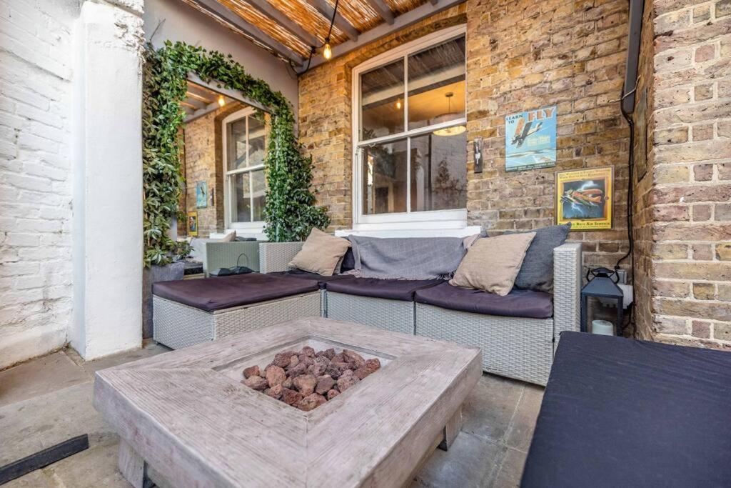 COUPLES RETREAT - THE LONG WALK, WINDSOR CASTLE - Housity