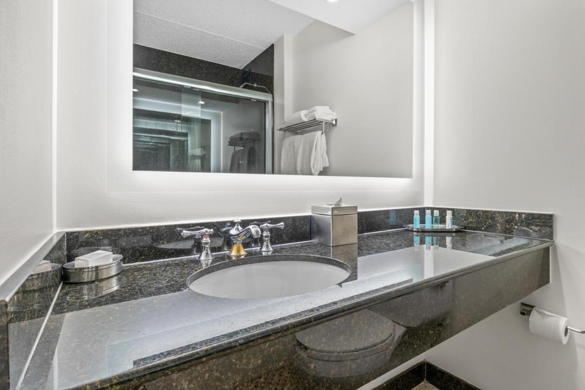 Woodcliff Hotel and Spa - Housity