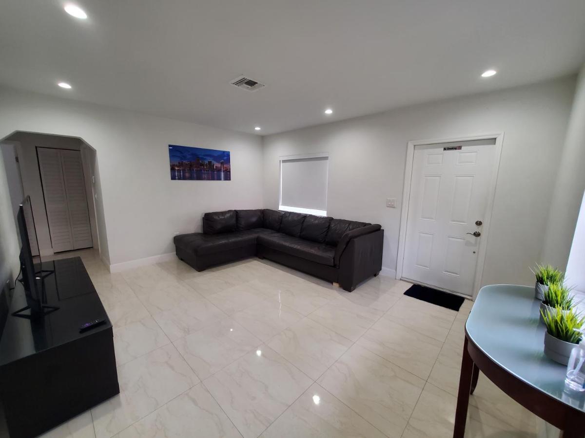 Miami-Airport Oasis VIP House - Housity