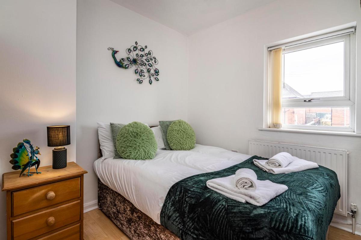 DE LUXE SHORT STAYS-Gainsford House - Housity