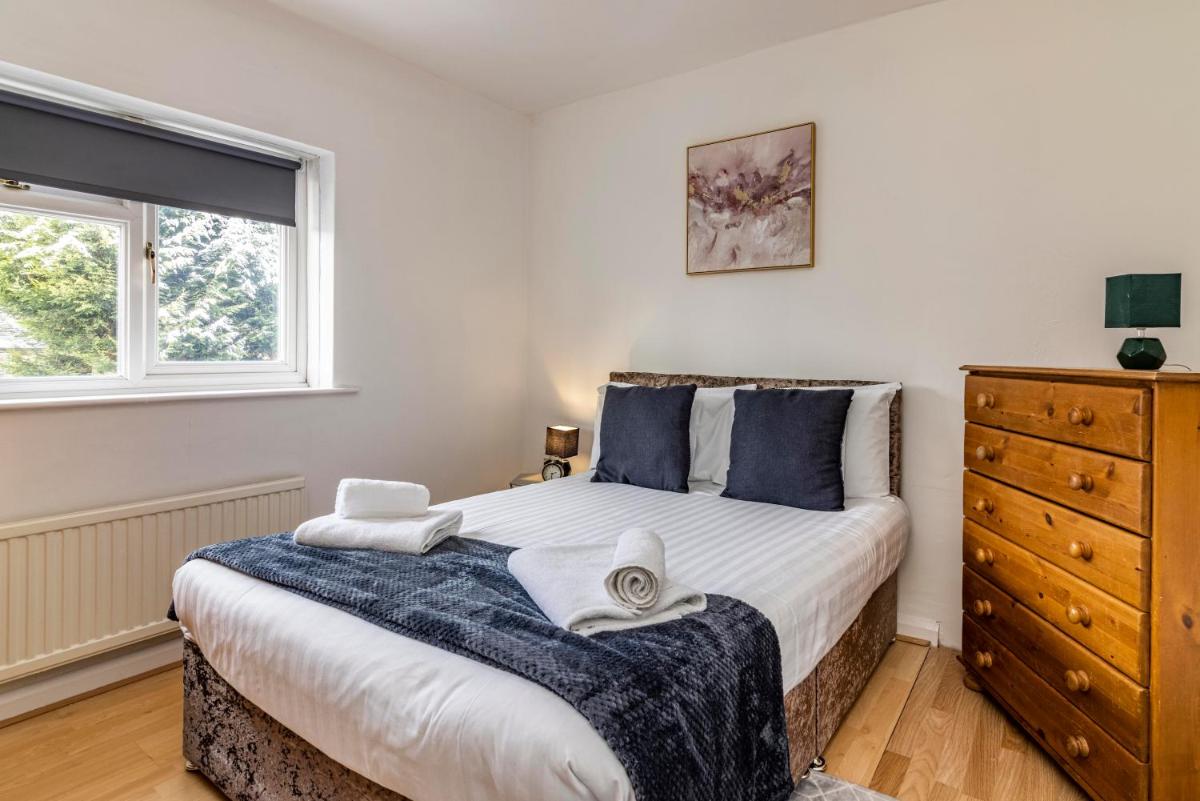 DE LUXE SHORT STAYS-Gainsford House - Housity