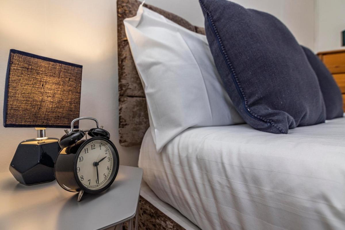DE LUXE SHORT STAYS-Gainsford House - Housity