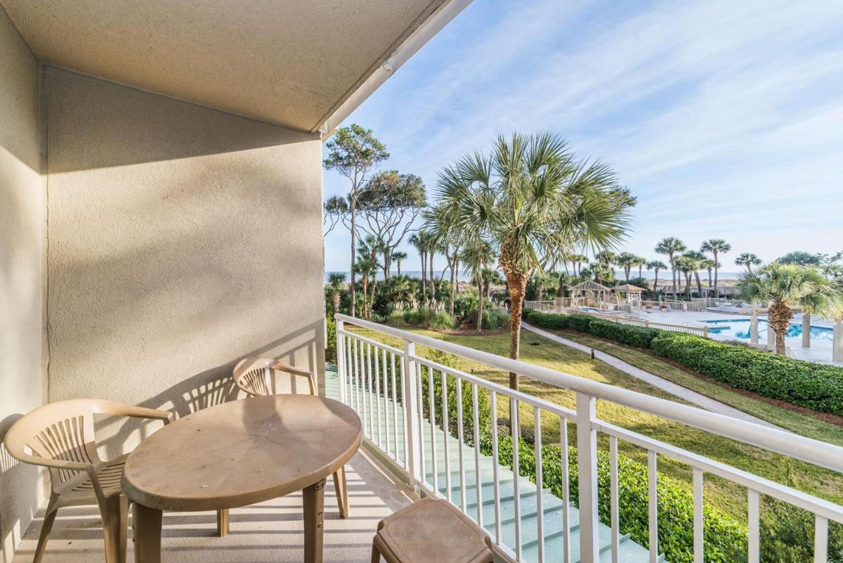 Hampton 6107, 2 Bedroom, Sleeps 6, Large Pool, Oceanfront View - Housity
