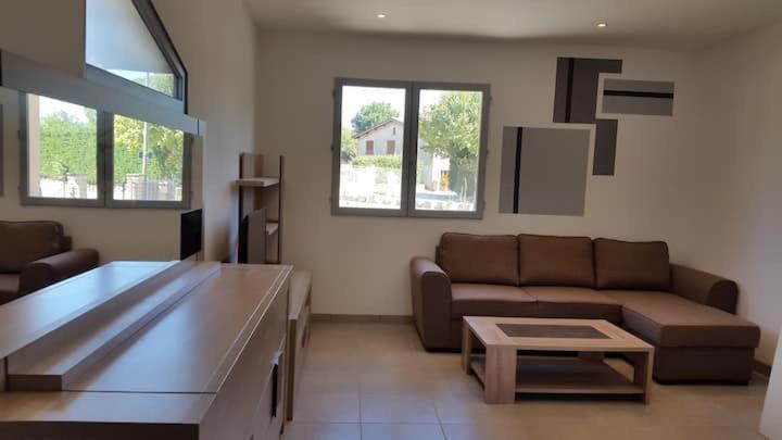 Studio climatisé avec terrasse et Wi FI . - Housity