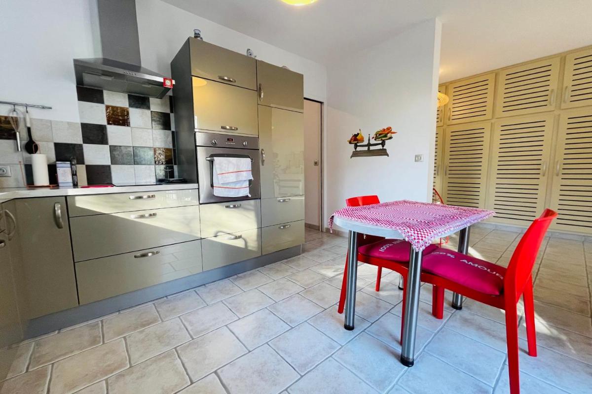 Beautiful house with large terrace in the heart of Touraine - Housity