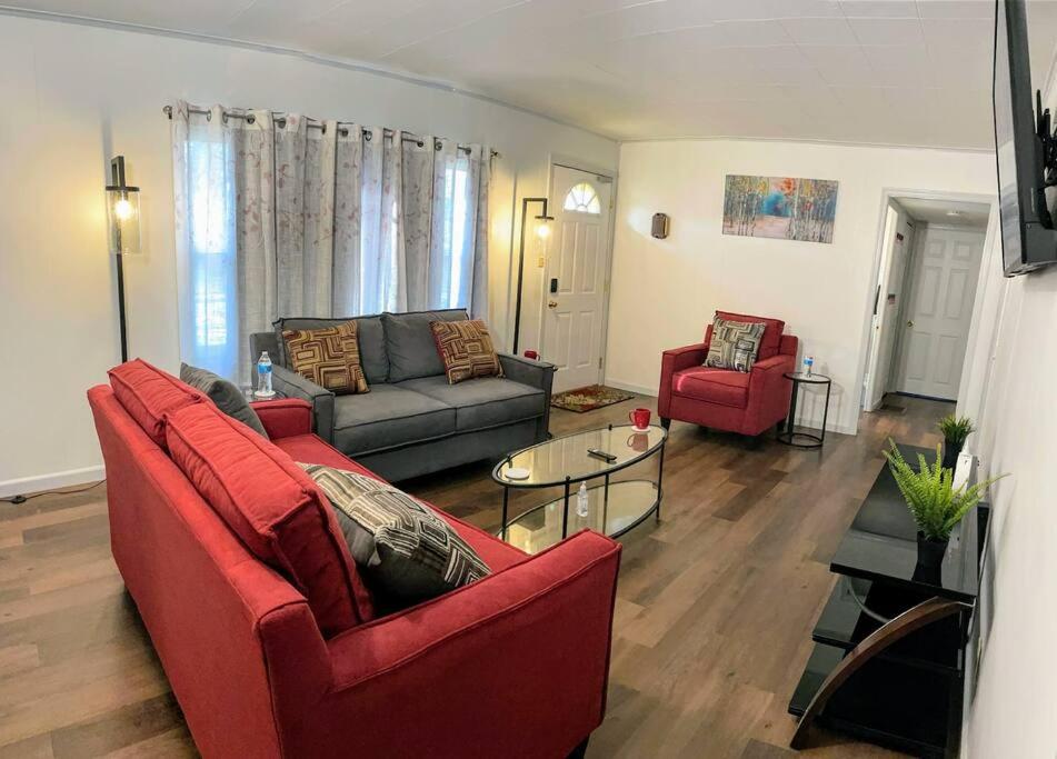 *King bed/3bds house Near Naval Base & 6Flags* - Housity