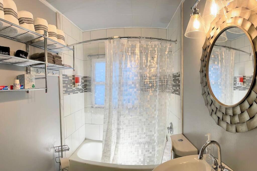 *King bed/3bds house Near Naval Base & 6Flags* - Housity