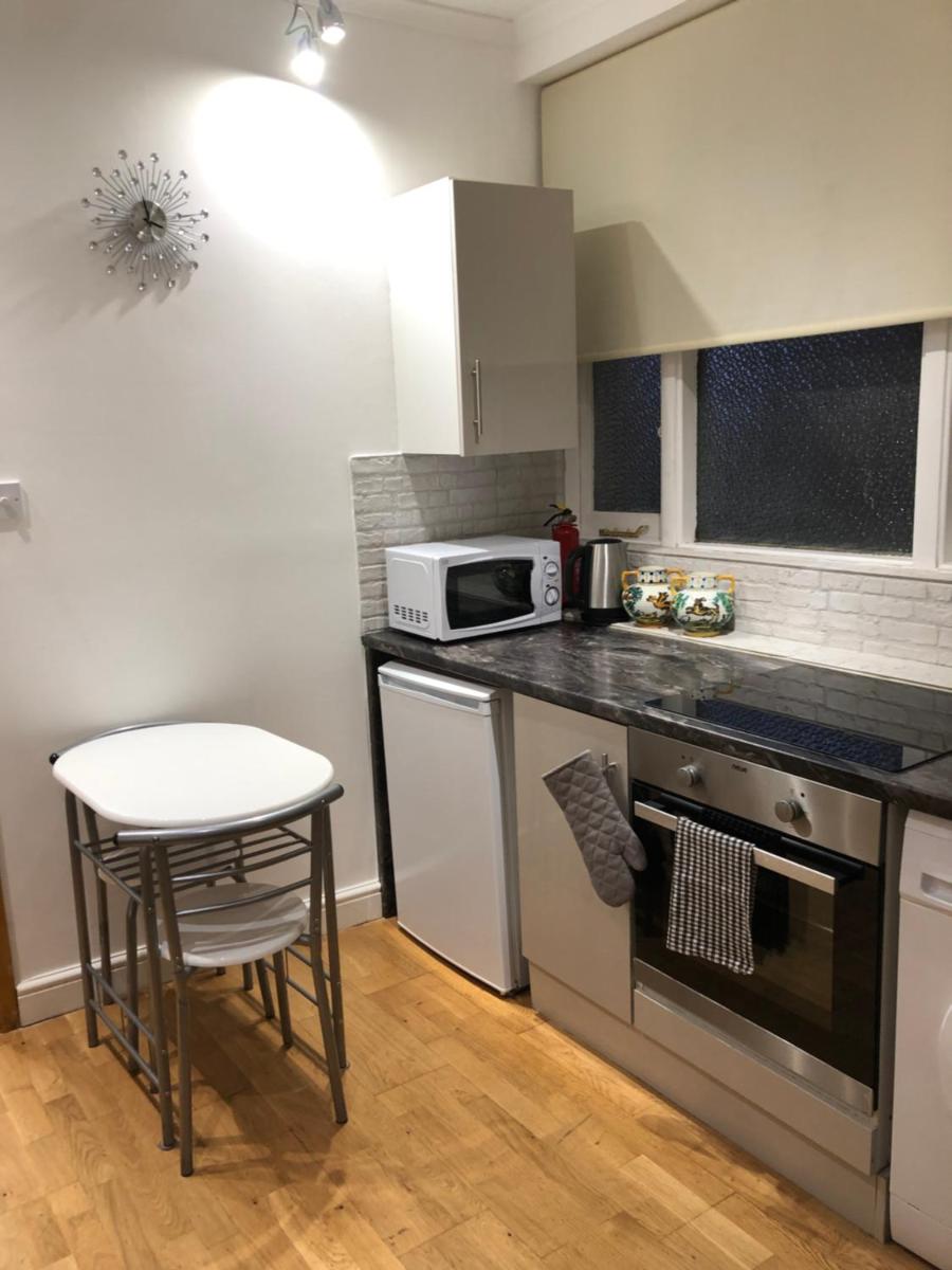 Modern Apartment in Twickenham Highstreet - Housity
