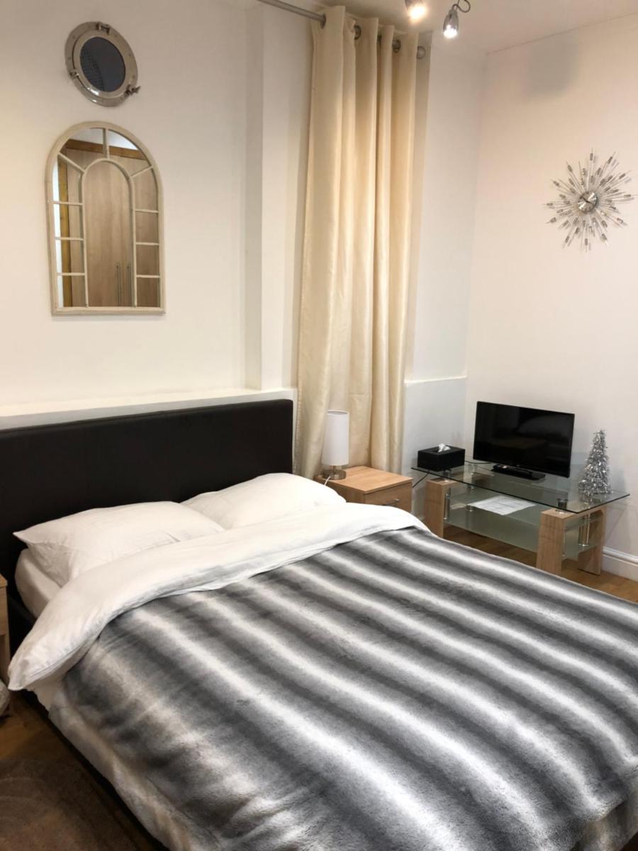 Modern Apartment in Twickenham Highstreet - Housity