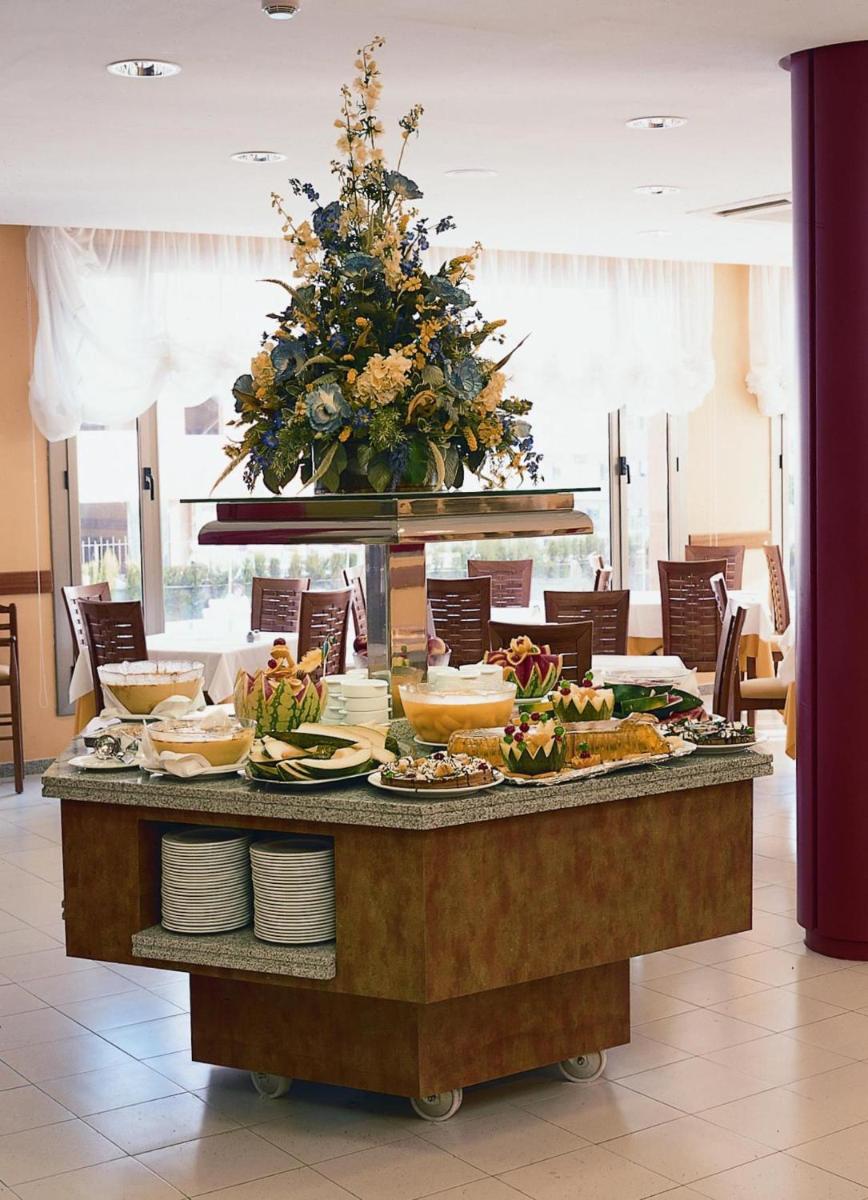 Comida en o cerca de este hotel