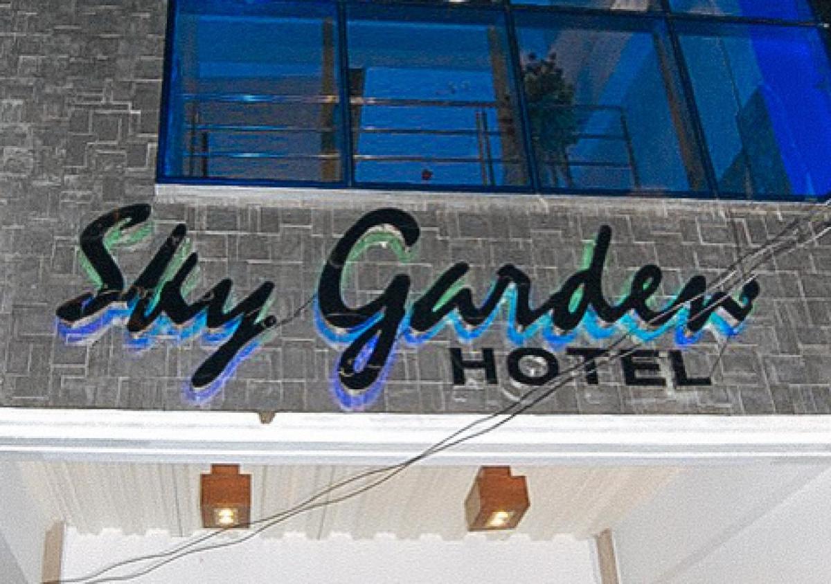 Sky Garden Hotel by RedDoorz - Housity