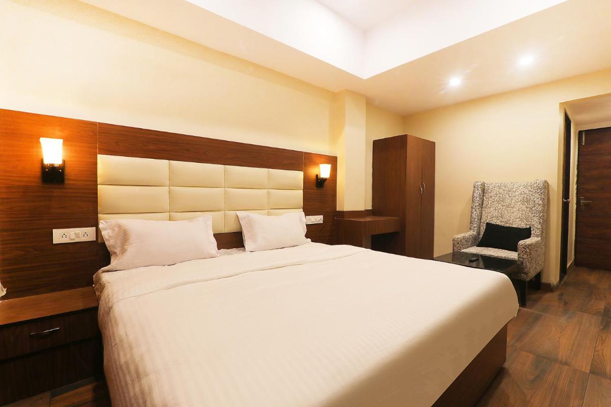 FabHotel Blueark - Housity