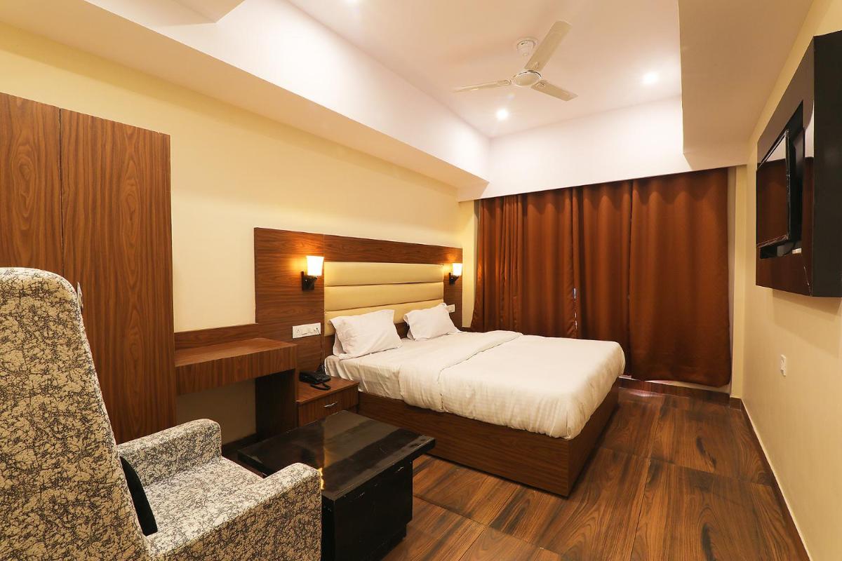FabHotel Blueark - Housity