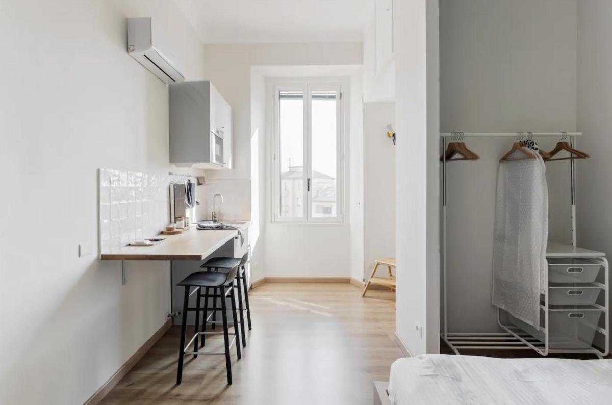 Minimal and Charming studio in Isola District-Via Farini - Housity