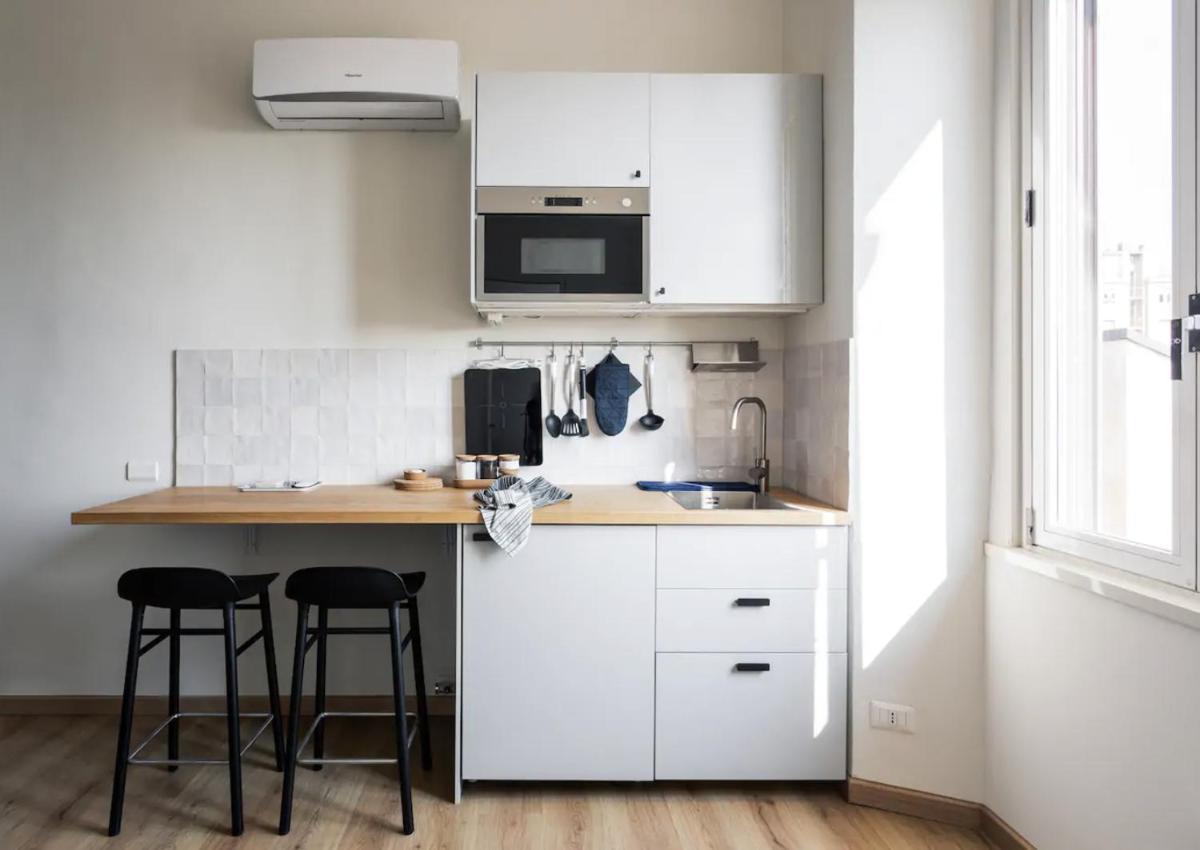 Minimal and Charming studio in Isola District-Via Farini - Housity