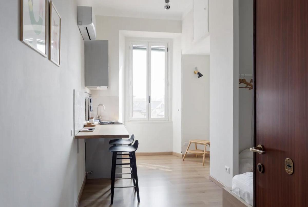 Minimal and Charming studio in Isola District-Via Farini - Housity