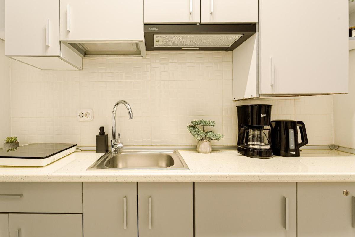 Bucharest's Heartbeat - Cozy Studios on Smardan Street - Housity