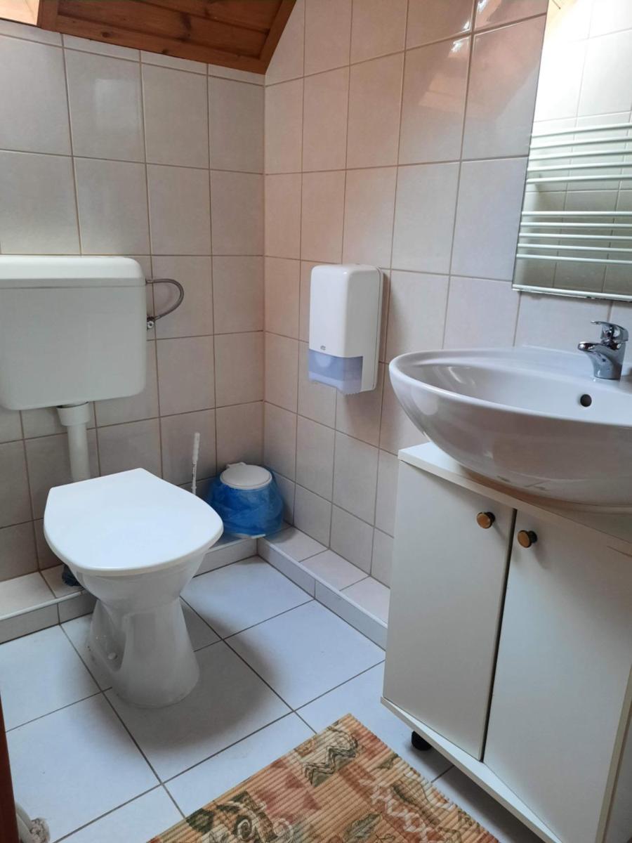 Hat Testvér Fogadó - Housity