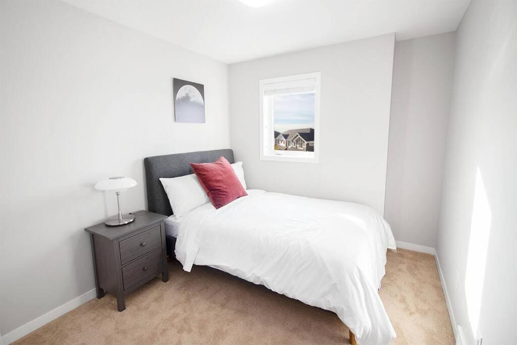 Luxurious 2 Bedroom Townhouse in south Winnipeg - Housity
