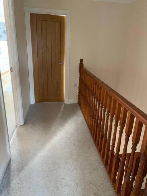 Cheerful 3 bedroom home close to beach and High St - Housity