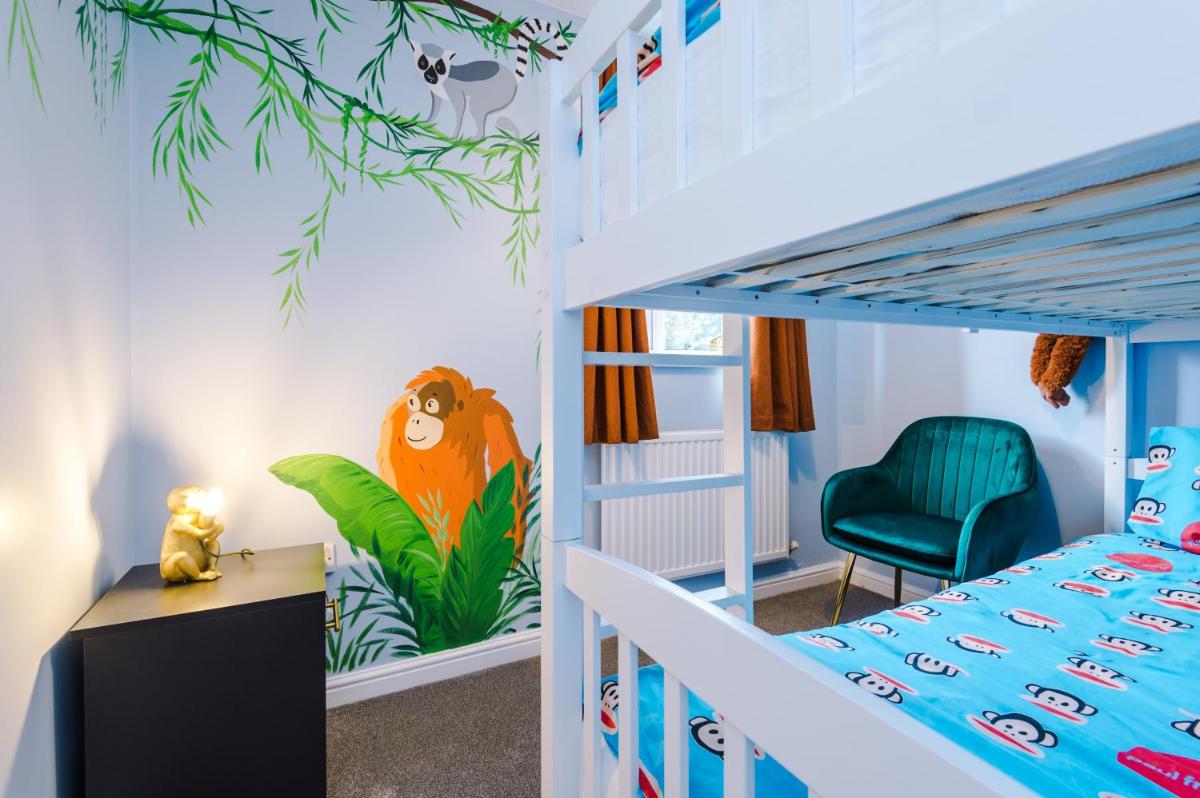 The Jungle Hut - Housity
