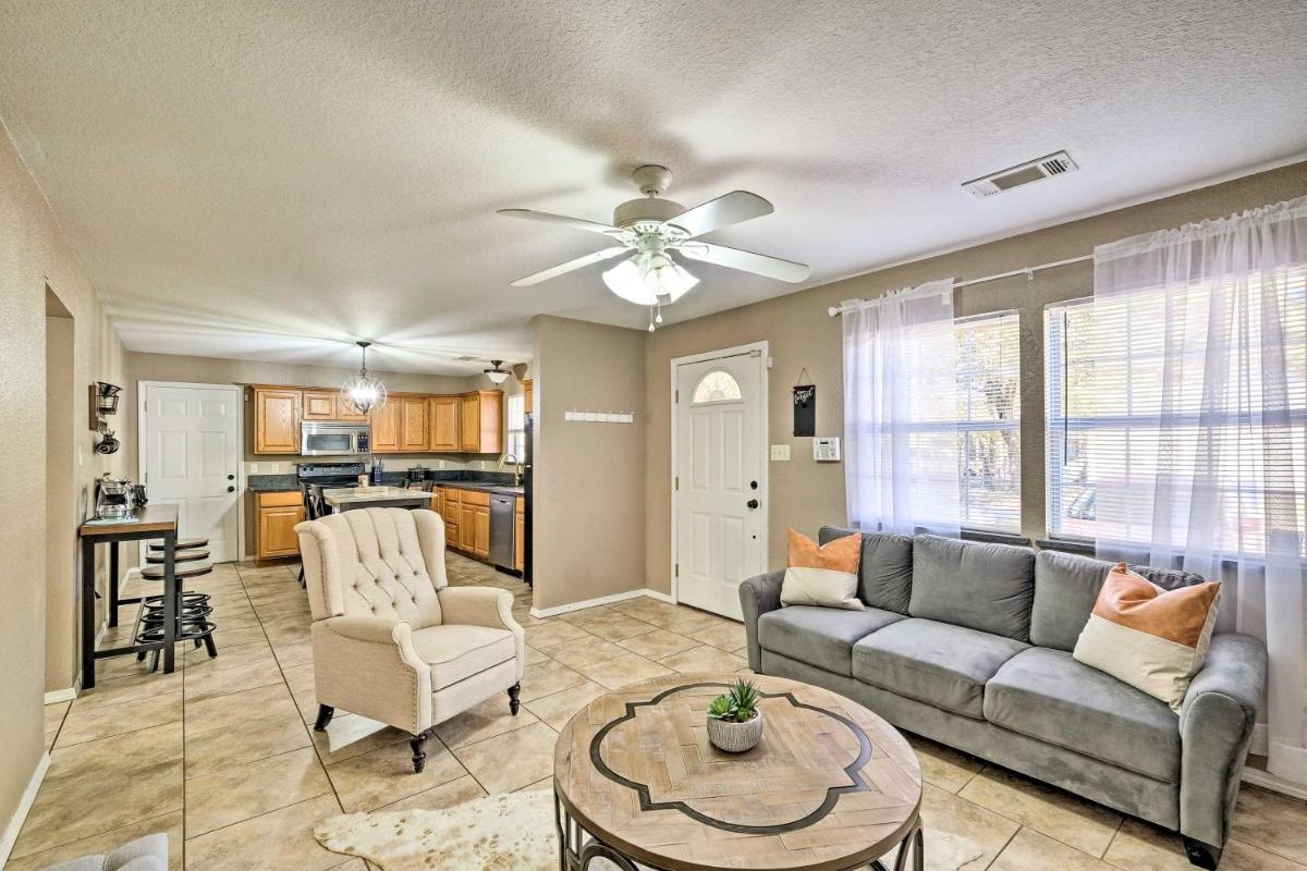 2 Mi to Historic Sites Cozy Fort Smith Home! - Housity