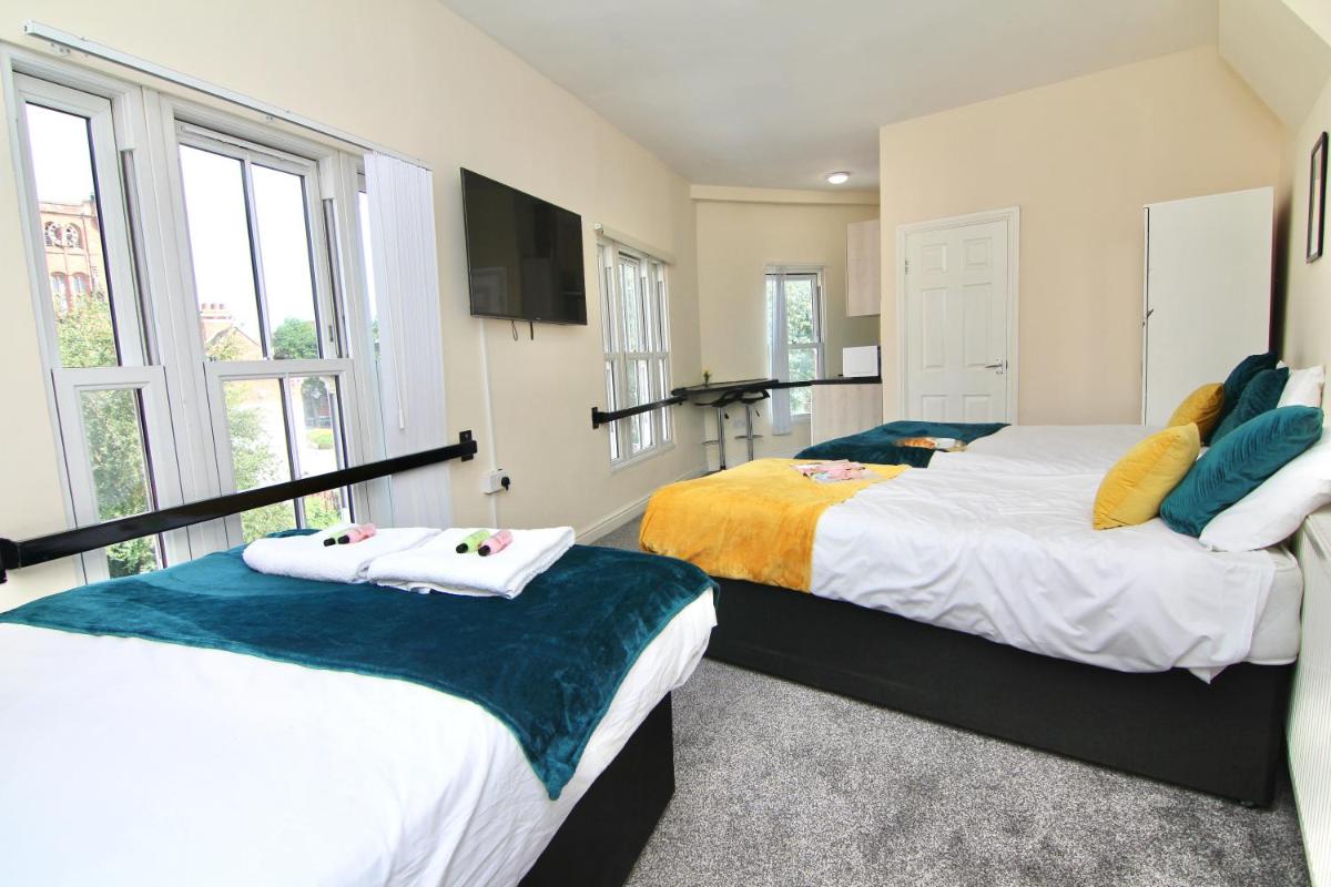 Elegant Studio 5 mins Walk to Coventry Transport Museum - Housity