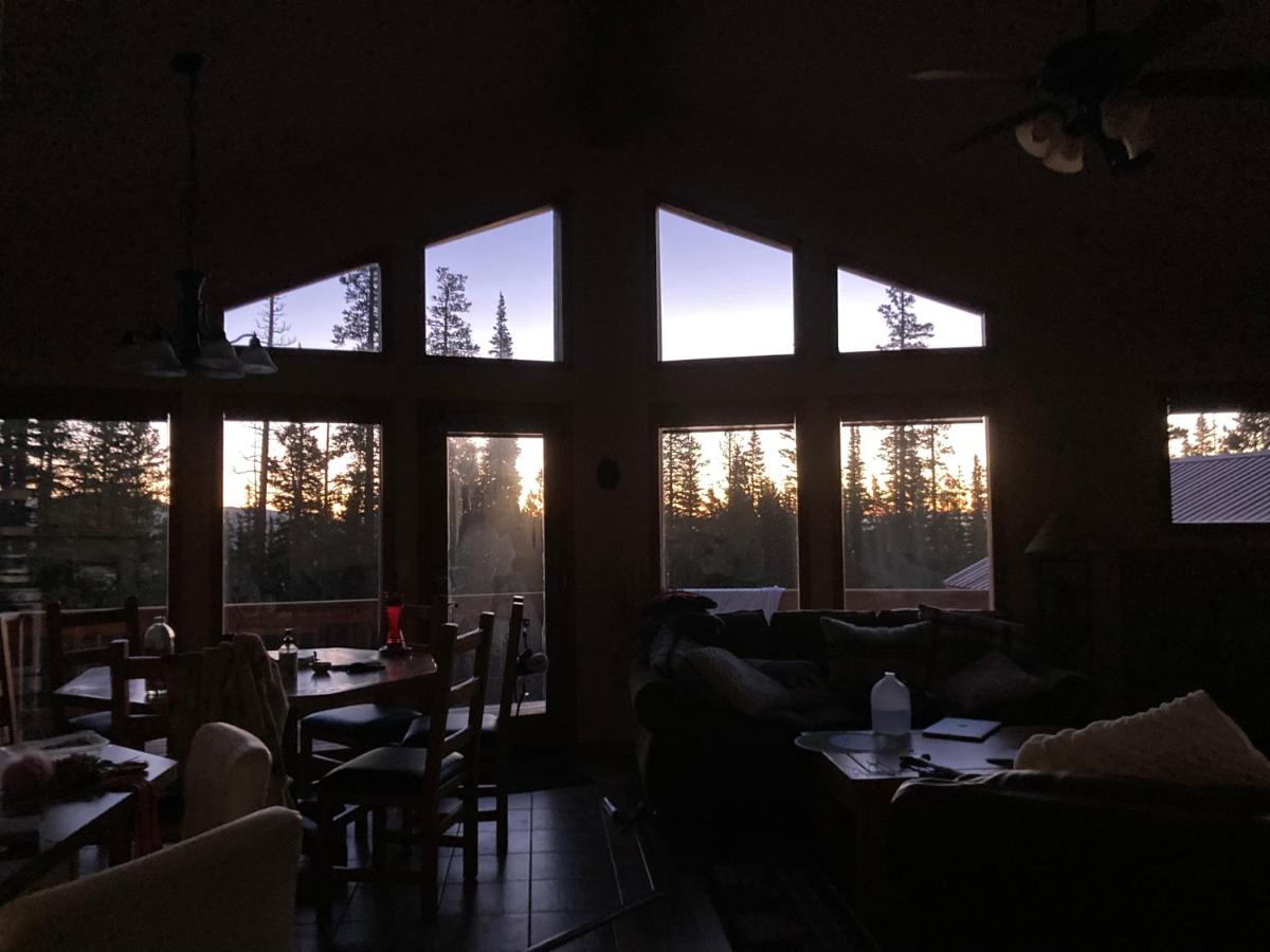 NEW HOT TUB! Secluded, tucked away cabin - Housity
