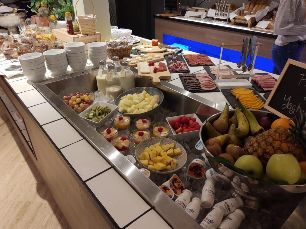Comida en o cerca de este hotel