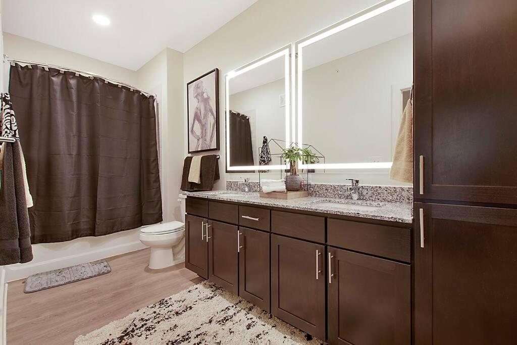 Love,Peace,and Relaxation 2 BR near Downtown - Housity