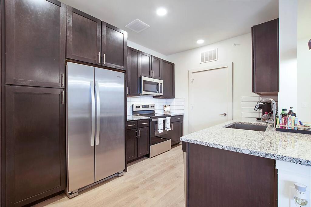 Love,Peace,and Relaxation 2 BR near Downtown - Housity