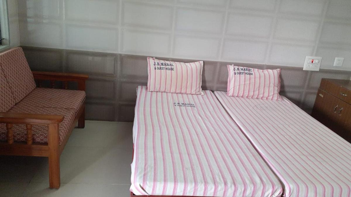 J.B guest house - Housity