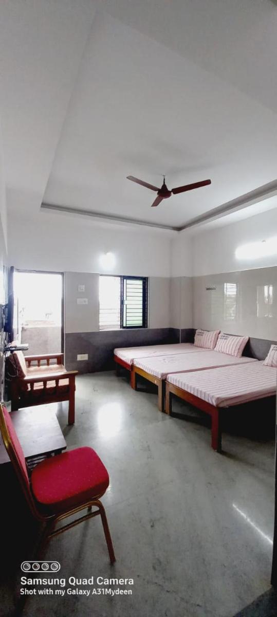 J.B guest house - Housity