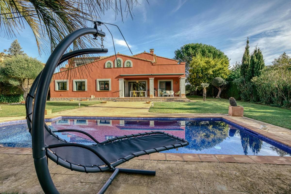 Villa on Golf Course - Housity