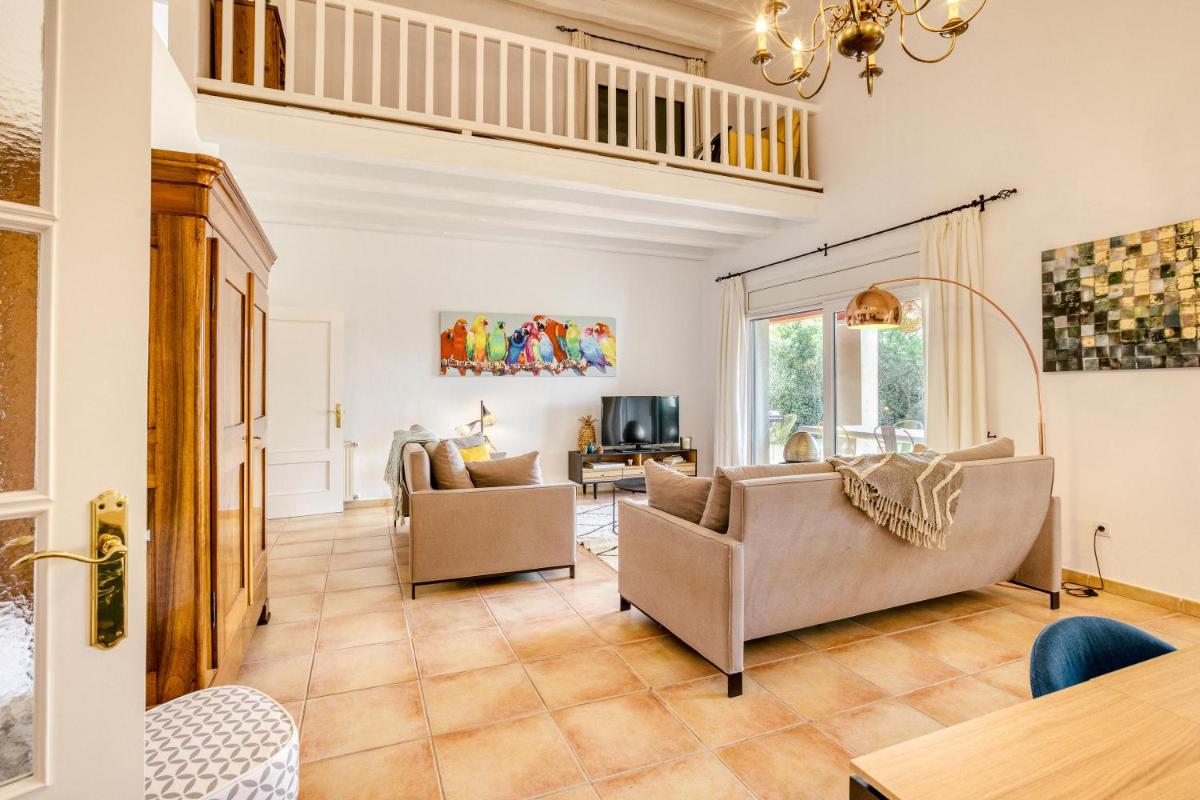 Villa on Golf Course - Housity