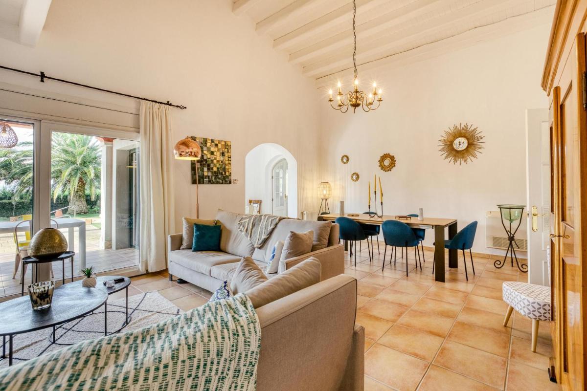 Villa on Golf Course - Housity